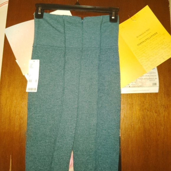 OUT FROM UNDER Urban Outfitters Aria Seamed Flare Leggings - Small 🆕 - Picture 9 of 11